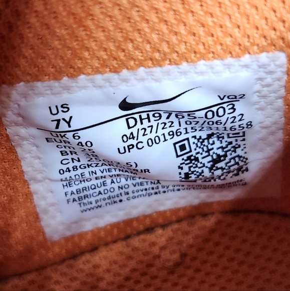 Nike Dunk Low Halloween (2022)(GS) Size 7Y/Womens 8.5 - Picture 8 of 9